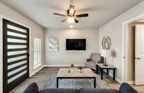 Fort Worth Apartamento | Cosy Urban Modern Nest FREEPark 2Beds 5MinDwntwn