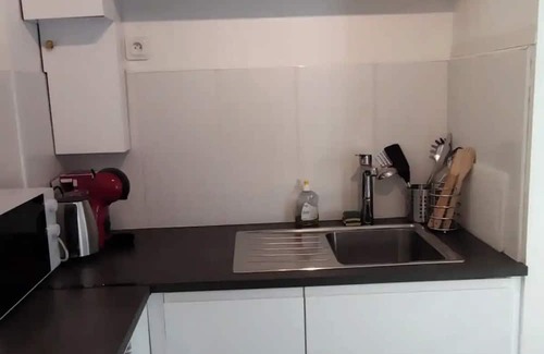 Saint-Renan Apartamento | Complete accommodation for 2 people, independent access, separate bedroom.