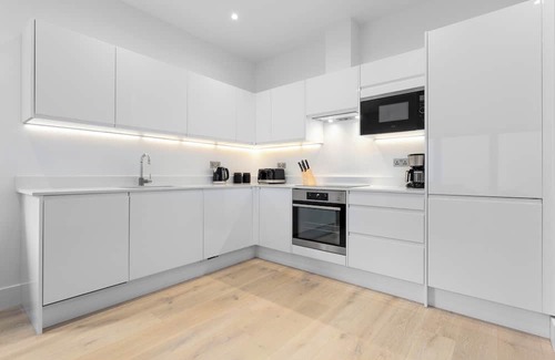 Canbury Apartamento | Experience the ambience and comfort of home for as long as you like.