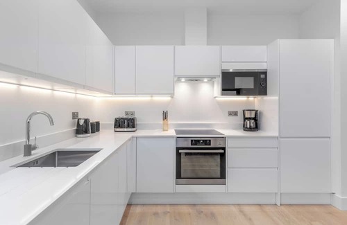 Canbury Apartamento | Experience the ambience and comfort of home for as long as you like.