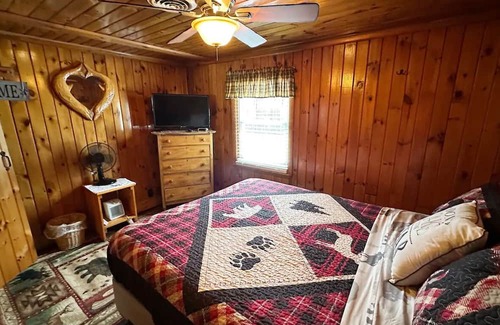 Belgrade Cabaña | Welcome to Black Bear Cottage in desirable Pinkham's cove with water views!