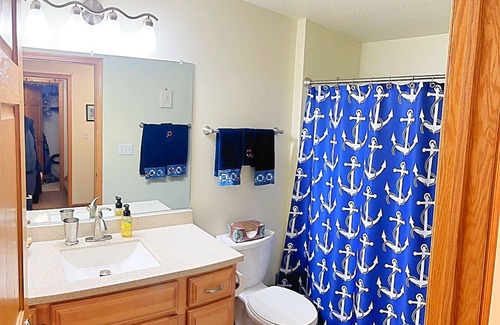 Delavan Condominio | Waterfront Retreat