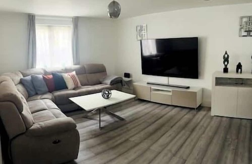 Heath Apartamento | Brilliant Apartment on the ground floor, stunning and spacious reception.