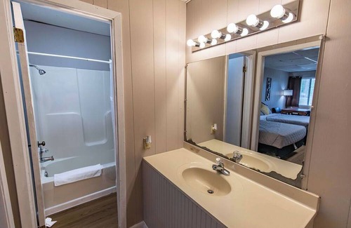 Dry Creek Cabina | Escape to Bundick Lake: Your Charming Cabin Retreat Awaits