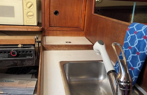 Holland Alquiler De Eote | Enjoy a sailors stay in Holland Michigan at Macatawa Bay.