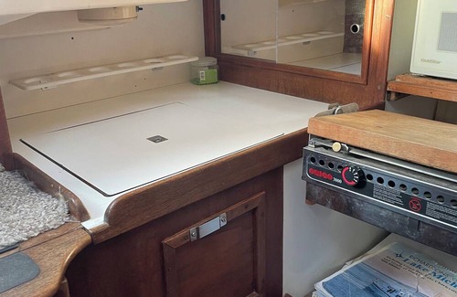 Holland Alquiler De Eote | Enjoy a sailors stay in Holland Michigan at Macatawa Bay.