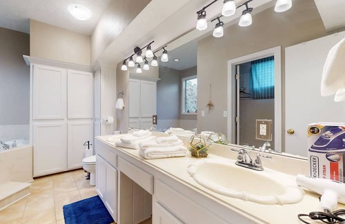 Conroe Casa | Spacious home with backyard & firepit
