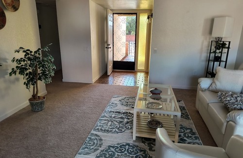 Green Valley Country Club Estates Casa | Single garage townhome in Green Valley with Green Valley rec access. Pets ok