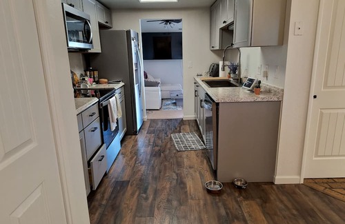 Green Valley Country Club Estates Casa | Single garage townhome in Green Valley with Green Valley rec access. Pets ok