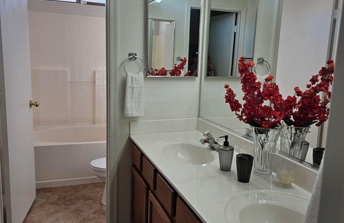 Anthem Casa | Cozy retreat in the heart of Arizona with mountain views & other activities.
