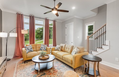 Whitebridge Casa | Dolly's Hideaway - Rooftop Deck - Mins to Broadway