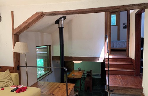 Bearsville Cabina | Summer Cabin in the Catskills Woods close to swimming and camps