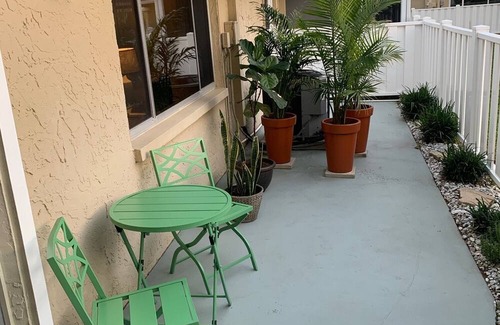 Tanglewood Casa | Quiet 3 BR townhome near downtown St.Pete and beaches. Loaded with Amenities.