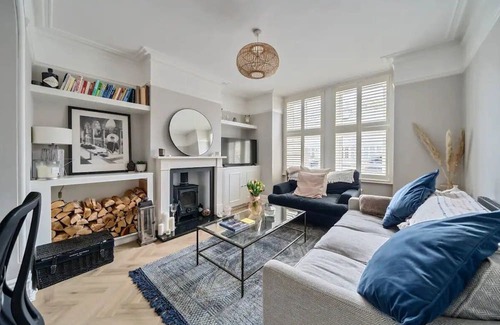 Walton-on-Thames Casa | Pass the Keys | Stylish Family Home
