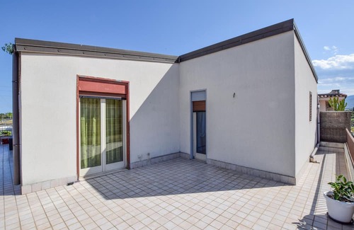 Calatabiano Apartamento | Experience the pleasant charm of this holiday apartment in Calatabiano.