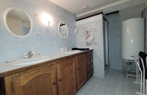 Saubrigues Casa | Homerez - Spacious House in Saubrigues with Garden and Barbecue