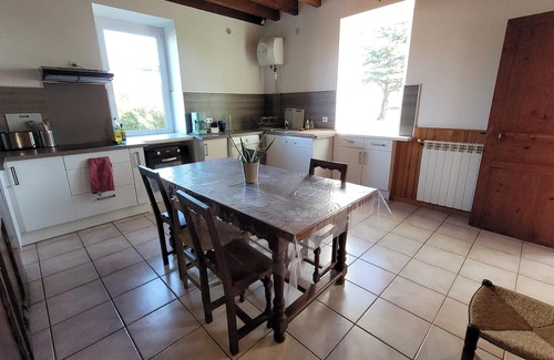 Saubrigues Casa | Homerez - Spacious House in Saubrigues with Garden and Barbecue