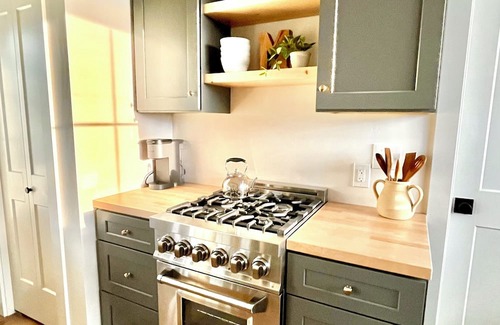 Columbia Falls Cabaña | NEW! Kindal Kottage-Columbia Falls MT-20 min to Glacier Natl Park & Whitefish!