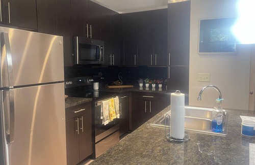 Piedmont Heights Apartamento | Sleek and Stylish Haven of Happiness w/private patio