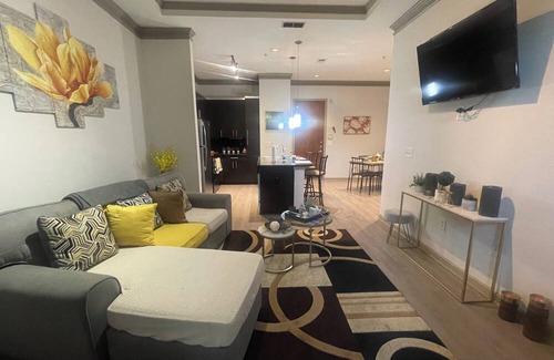 Piedmont Heights Apartamento | Sleek and Stylish Haven of Happiness w/private patio