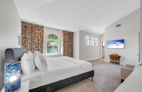 Harbor Beach Casa | Mediterranean Villa Heated Pool Venice of America Riverside View Venetian Key Resldences