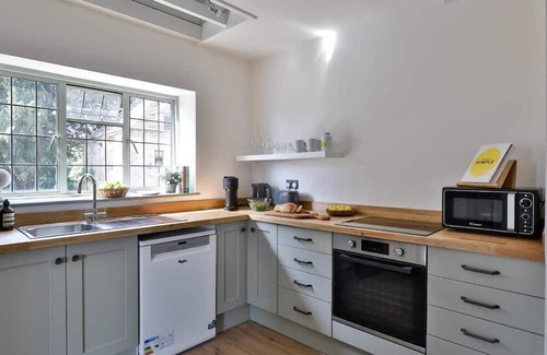 Beverston Condominio | Tranquil 1 Bed/1 Bath Getaway at Beverston Castle