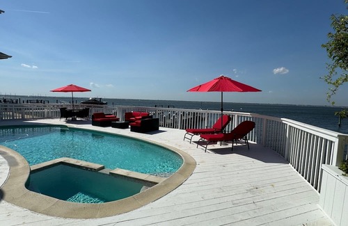 Margate City Casa | 5 Bed, 3.5 Bath, Bayfront, POOL, boat slip 2 car garage, Pet friendly, sleeps 10