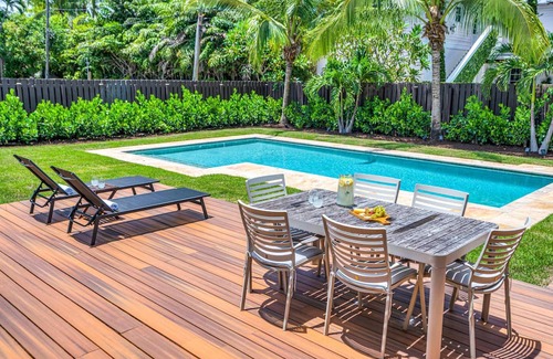 Victoria Park Casa | Centrally Located Heated Pool Lush Tropical Surrounding Oasis Key Resldences