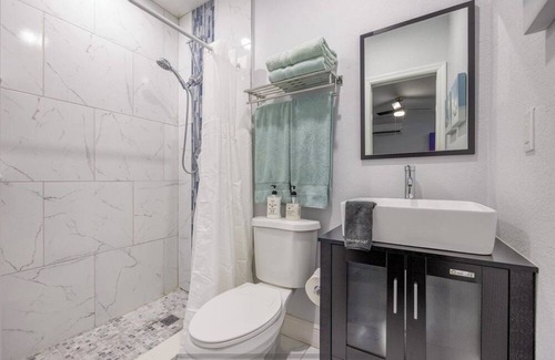 Centennial Apartamento | Modern New DreamSpace minutes away from great entertainment!!