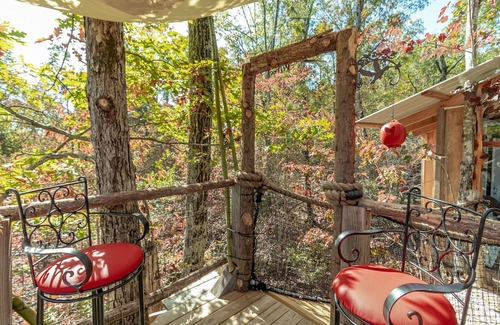 Trenton Otro | Whippoorwill Retreat Treehouse "Your EXCLUSIVE stay becomes YOUR UNIQUE STORY"