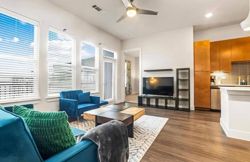 King William Apartamento | River Walk Luxury: 2BR Apt | River&Pool Views+Gym