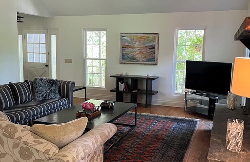 Aiken Otro | Adorable Aiken Farmhouse close to horse events and Old Barnwell Golf Club.