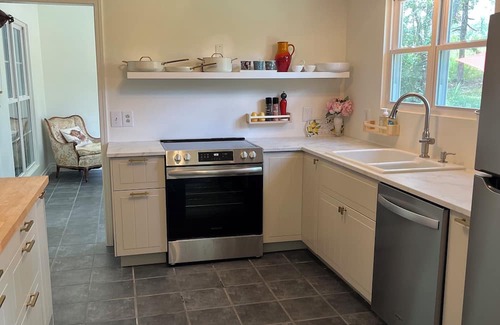 Aiken Otro | Adorable Aiken Farmhouse close to horse events and Old Barnwell Golf Club.