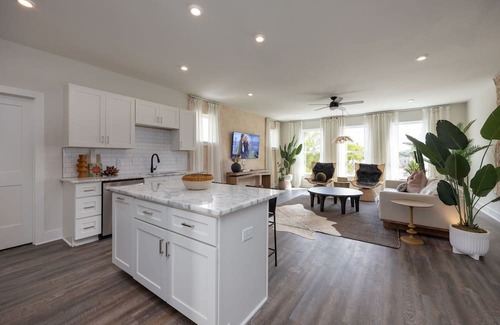 Whitebridge Casa | Sylvan Suites - 5 Rooftop Decks - Mins to Downtown