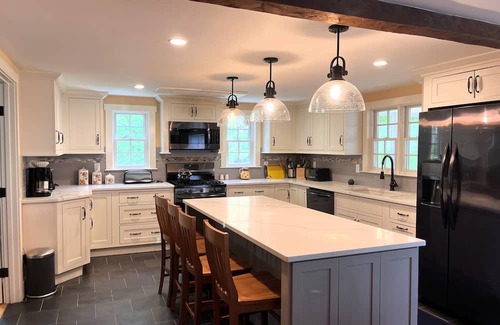 West Barnstable Casa | BRAND NEW LISTING! 3BD Renovated Farmhouse Overlooking Harvest Moon Farms. Close to Barnstable Village, Millway Beach and Barnstable Harbor.