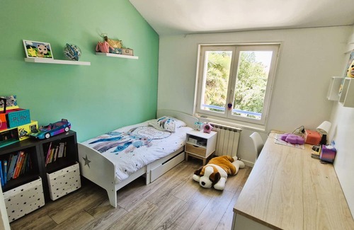 Neyron Casa | Maison Proche Lyon. 4 Chambres, Piscine, Baby Foot, Trampoline