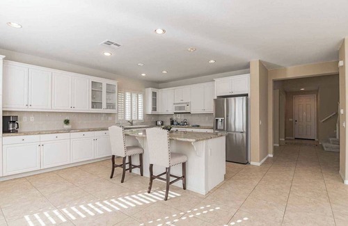 Palmdale Casa | Fenced Backyard For Dogs｜Spacious 4B｜Perfect For Family Vacation #41381