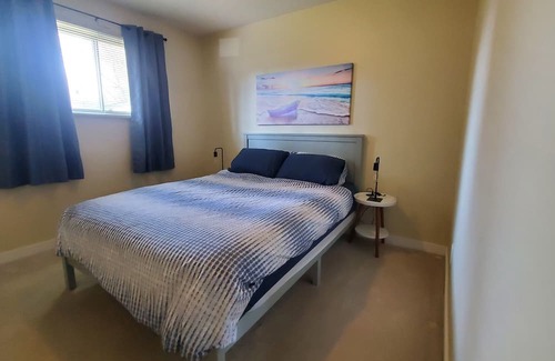West Edmonton Casa | Sunshine All day, Air Con, king master and queens