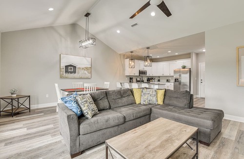 Dothan Casa | Spacious Dothan Home ~ 4 Mi to Downtown!