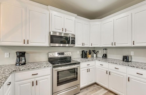 Dothan Casa | Spacious Dothan Home ~ 4 Mi to Downtown!