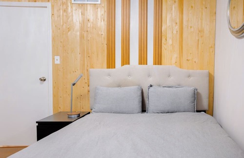 Niagara Falls Cabaña | Riverview Cottage in Niagara Falls with Private Dock,10 minutes to attractions