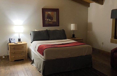 Spotsylvania Cabina | Lakefront resort with pools, kayak, tennis courts, campfire…