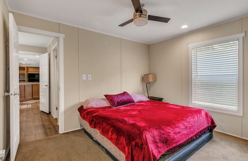Jasper Casa | Conveniently located comfy cabin in the lake front community of Westwood