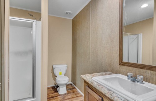 Jasper Casa | Conveniently located comfy cabin in the lake front community of Westwood