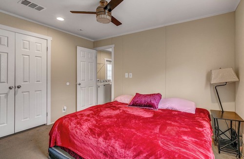 Jasper Casa | Conveniently located comfy cabin in the lake front community of Westwood
