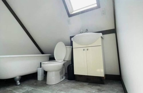 Colborne Casa | Alisha Lakefront Cottage