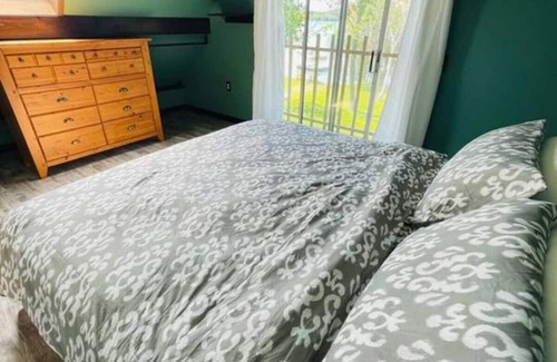 Colborne Casa | Alisha Lakefront Cottage