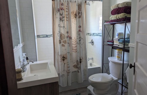 Bangor Casa | Queen City Duplex Sleeps up to 6 guests