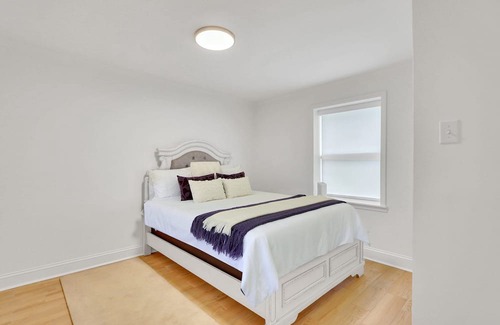 Eastside Casa | Stunning Bungalow with High-End Finishes, Spacious Yard by Lucky Savannah