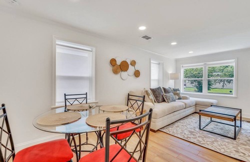 Eastside Casa | Stunning Bungalow with High-End Finishes, Spacious Yard by Lucky Savannah